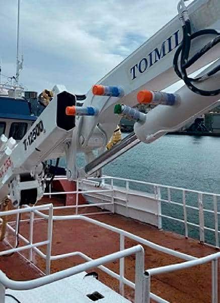 PAMP 1812 es un soporte magnetico especialmente útil en la cubierta de un barco donde los aerosoles puede sufrir fuertes oscilaciones.