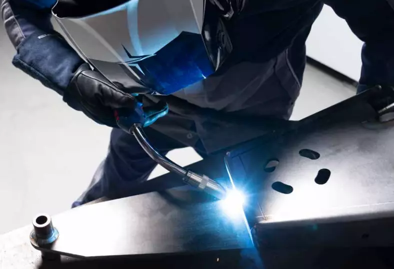 Böhler Welding ofrece más de 100 modelos de inversores de soldadura por arco eléctrico para acero, acero inoxidable, aluminio y otros metales. 