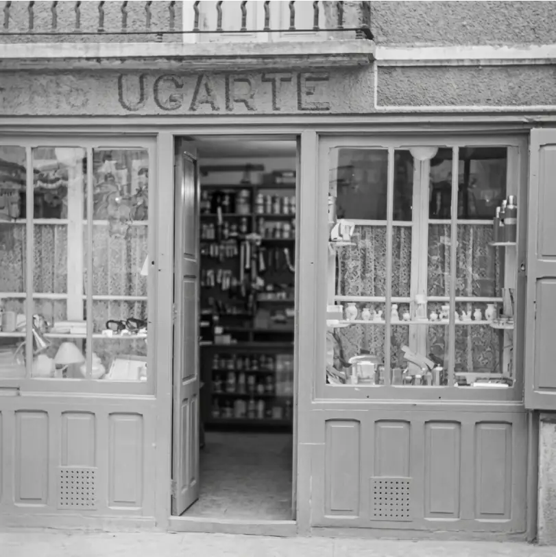 Ugarte Burdindegia, puerta abierta, en Zestoa 1953.